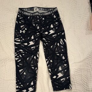Under Armour Black and White Graphic Leggings size Youth M